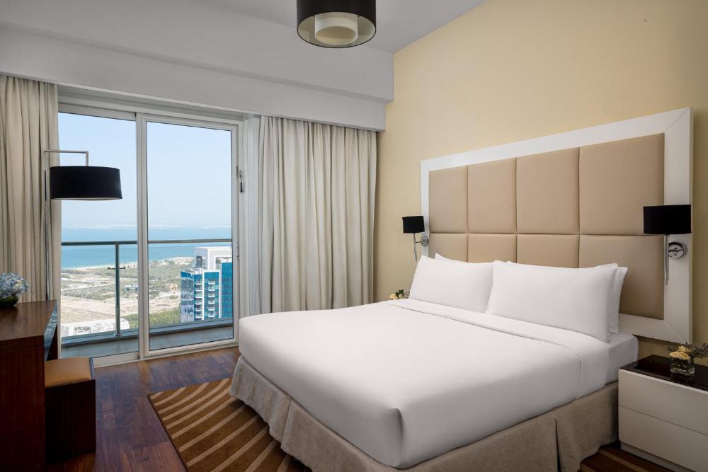 Premier One Bedroom Sea View Apartment - Complimentary Transfer to Mall of the Emirates, Mashreq Metro Station & JBR Beach